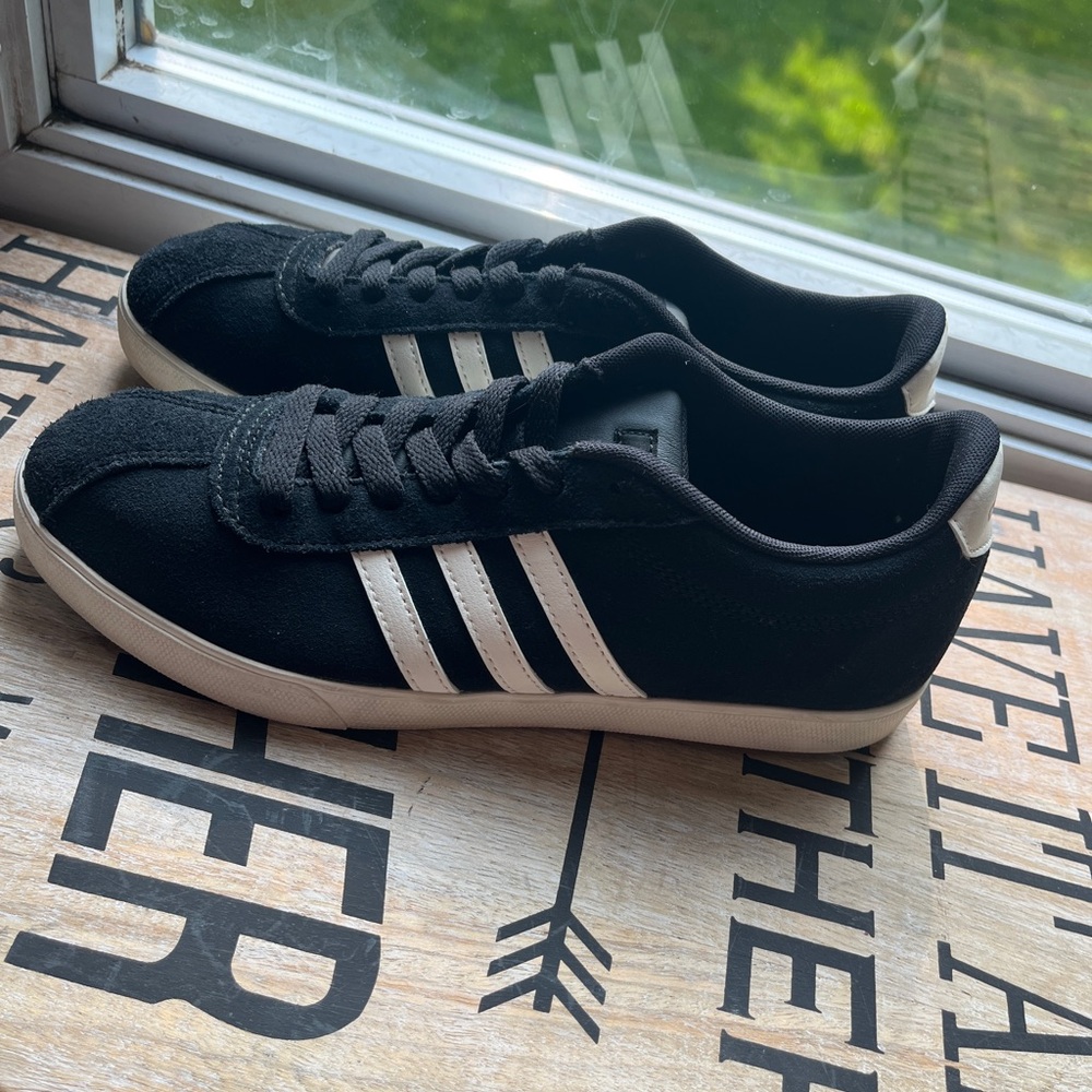 Adidas Black and Cream Sneakers Sleek Design - Picture 3 of 6